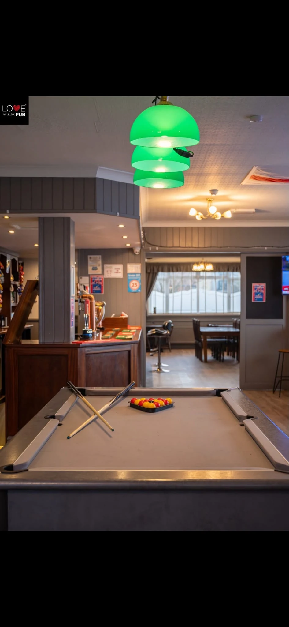Pool table with crossed cues